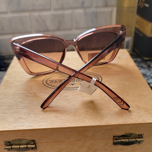 Levi's sunglasses - Picture 2 of 3